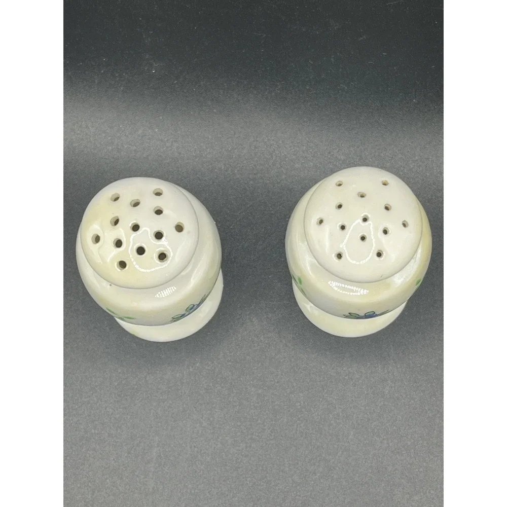 Vtg White Orange Flower Green Leaves Salt & Pepper Shakers‎ 3